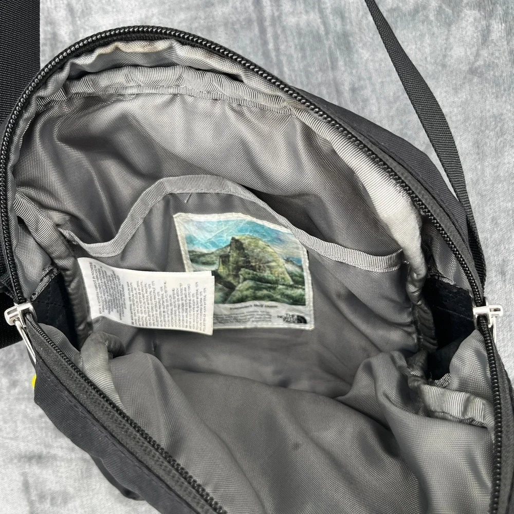 THE NORTH FACE Berkeley Field Shoulder Bag Sling Nylon Crossbody Zip Pouch